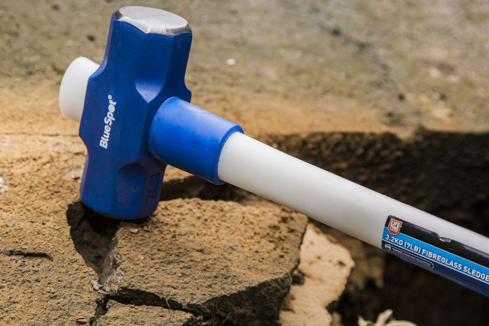 BLUE SPOT TOOLS 3.2KG (7LB) FIBREGLASS SLEDGE HAMMER - Premium Hand Tools from BLUE SPOT - Just £25.99! Shop now at Bargain LAB