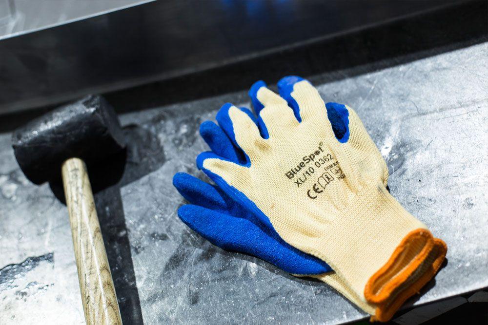 BLUE SPOT TOOLS LATEX GRIP GLOVES (LARGE) - Premium Building Tools from BLUE SPOT - Just £5.19! Shop now at Bargain LAB