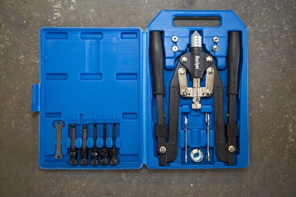 BLUE SPOT TOOLS LONG ARM RIVET (3.2-6.4) AND NUT RIVETER (M4-M10) SET - Premium Engineering and Metalwork from BLUE SPOT - Just £71.99! Shop now at Bargain LAB